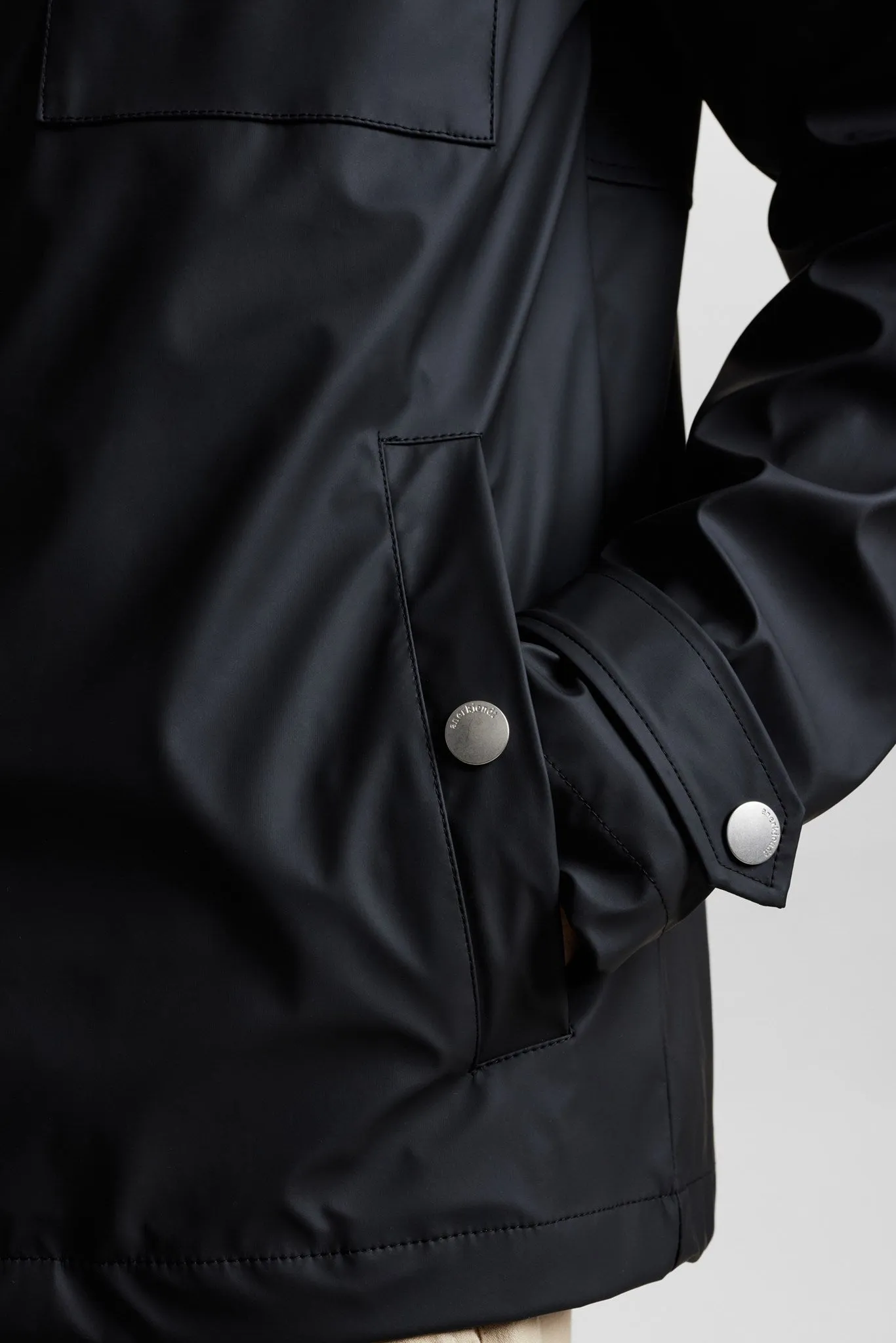 AKPER RAINCOAT - Caviar